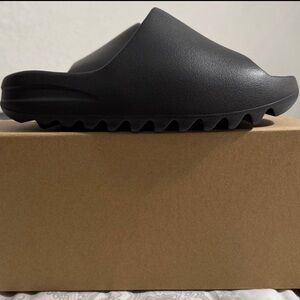 Yeezy Slides Size 7 Men Onyx (Women 8)